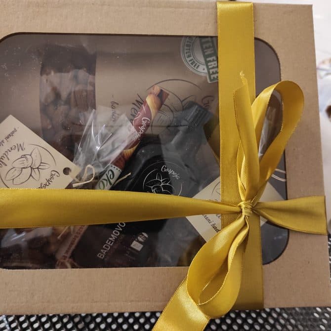 Mali paket sa bademima